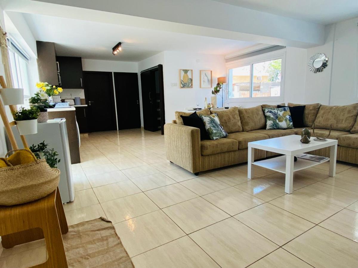 Serena'S 2-Br Apartment In Larnaca Lárnaca Exterior foto